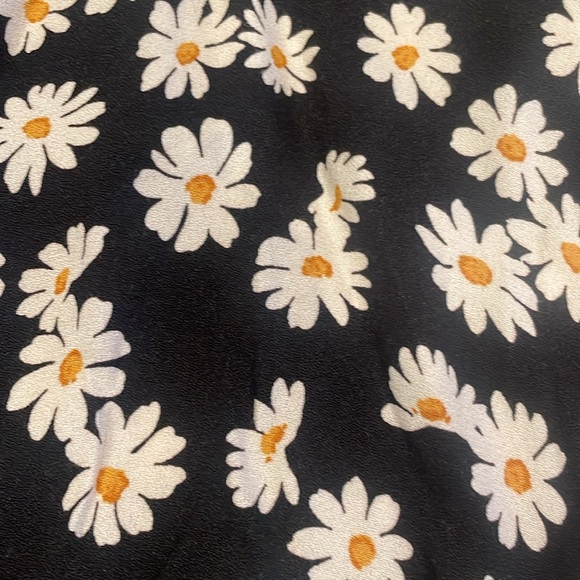 Reformation Daisy pattern floral skirt size 6 - Picture 3 of 3
